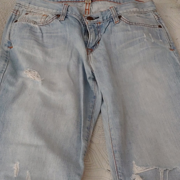 Perfectly worn jeans. Perfect fit for size 4 or 6 - Picture 1 of 6